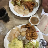 Photo taken at Chowking by Din 🧿 on 10/29/2016