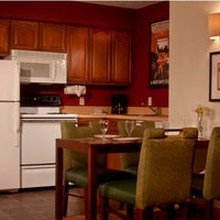 รูปภาพถ่ายที่ Residence Inn by Marriott Orlando Lake Buena Vista โดย Residence Inn by Marriott Orlando Lake Buena Vista เมื่อ 2/26/2014