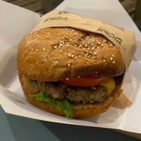 Photo taken at PaperButter and The Burger by Danut T. on 12/7/2021