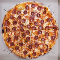 Foto diambil di Tomasso - New York Pizza oleh Tomasso - New York Pizza pada 2/26/2019