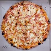 Foto scattata a Tomasso - New York Pizza da Tomasso - New York Pizza il 2/26/2019