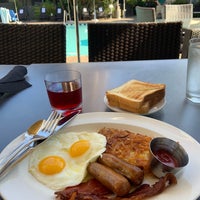 Photo taken at Dinah&amp;#39;s Poolside Restaurant by Rhino on 9/11/2019