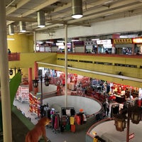 Photo taken at Chinatown Complex Market &amp;amp; Food Centre by Andreas E. on 7/31/2018