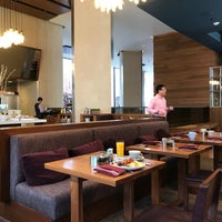 5/24/2017 tarihinde Andreas E.ziyaretçi tarafından OneUP Restaurant &amp;amp; Lounge'de çekilen fotoğraf