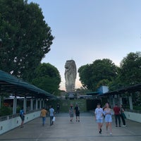 Photo taken at Sentosa Merlion by Andreas E. on 1/5/2020