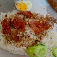 Photo taken at Je Aoun Chicken Rice by Thunyaporn H. on 11/12/2022