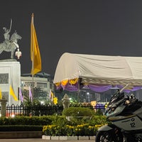 Photo taken at King Taksin Monument by Thunyaporn H. on 12/28/2022
