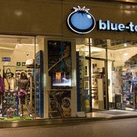 9/19/2012 tarihinde Blue T.ziyaretçi tarafından Blue Tomato Shop Graz'de çekilen fotoğraf