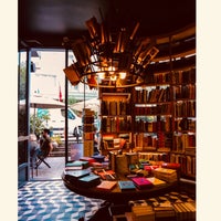 Photo taken at Minoa Bookstore &amp;amp; Café by 💫 Oguz Ö. on 2/24/2018