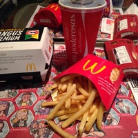 Photo taken at McDonald&amp;#39;s by Maria Inês F. on 2/10/2015