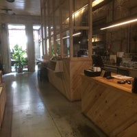 รูปภาพถ่ายที่ Fabrica Coffee Roasters โดย Arjun R. เมื่อ 7/1/2019