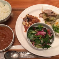 Photo taken at Café &amp;amp; Meal MUJI by Masaoki H. on 10/25/2015