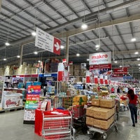 Photo taken at Makro by Sorn P. on 4/24/2021