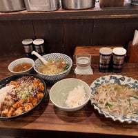 Photo taken at 麺飯食堂 ひら匠 by Yoshitake T. on 11/4/2023