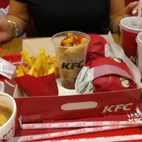 Foto tirada no(a) KFC por Hugo R. em 3/5/2017