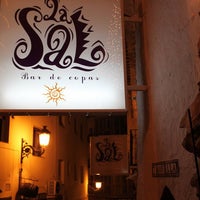 Foto diambil di La Sal Bar de Copas oleh La Sal Bar de Copas pada 3/1/2014