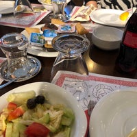 Das Foto wurde bei Ata Konağı Restaurant von A D. am 5/25/2019 aufgenommen