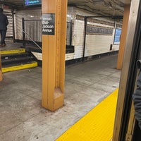 Photo taken at MTA Subway - Vernon Blvd/Jackson Ave (7) by tnwn on 1/12/2024