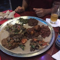 Foto tomada en Skyline Cafe - Ethiopian Cuisine  por M P. el 10/5/2016