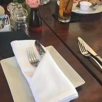 Foto diambil di Meritage Restaurant oleh Ibra pada 5/23/2016