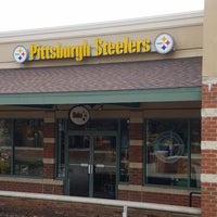 รูปภาพถ่ายที่ Steelers Pro Shop โดย Ami H. เมื่อ 12/7/2017