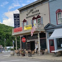 Photo taken at Village Tavern Restaurant &amp;amp; Inn by Ami H. on 8/5/2020