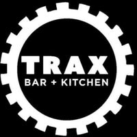 Foto tomada en Trax Bar + Kitchen  por Ami H. el 6/8/2021