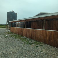 Foto diambil di K &amp;amp; R Farm Stand oleh Taylor O. pada 9/10/2022