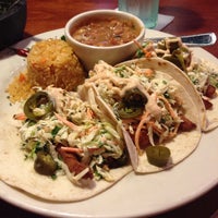 Foto diambil di La Parrilla Mexican Restaurant oleh Yvonne pada 6/27/2013