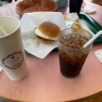 Photo taken at MOS Burger by みなみ 東. on 8/16/2023