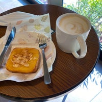 Photo taken at Starbucks by みなみ 東. on 10/19/2022