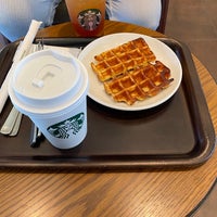Photo taken at Starbucks by みなみ 東. on 7/26/2022