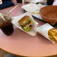 Photo taken at MOS Burger by みなみ 東. on 11/12/2022
