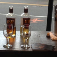 Foto diambil di Waterfront Wines &amp;amp; Spirits oleh Lisa M. pada 10/6/2012