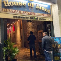 Снимок сделан в House of Blues Restaurant &amp;amp; Bar пользователем Deven N. 3/11/2020