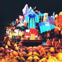 Photo taken at Dudley Do-Right&amp;#39;s Ripsaw Falls by Barbara C. on 12/27/2022