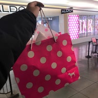 Photo taken at Victoria&amp;#39;s Secret PINK by Nining on 12/20/2017