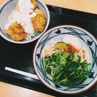Photo taken at 丸亀製麺 ららぽーと横浜店 by Rinorinon on 11/18/2015