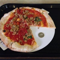 Photo taken at Napoli&amp;#39;s PIZZA CAFFEナポリス自由が丘店 by amateurworker on 6/7/2015