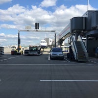 Photo taken at Gate A10 by Florian S. on 8/10/2017