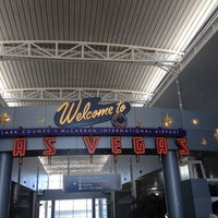 Foto tomada en &amp;quot;Welcome to Las Vegas&amp;quot; Sign  por Orpheus R. el 6/29/2014