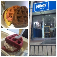 Снимок сделан в Mikey Likes It Ice Cream пользователем Len G. 5/28/2015
