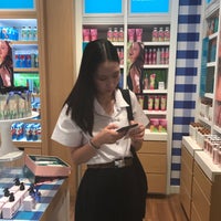Photo taken at Bath &amp;amp; Body Works by *solid?🍧 on 9/24/2017
