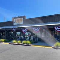 Photo taken at Cracker Barrel Old Country Store by Melanie N. on 5/30/2022