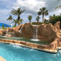 Foto diambil di Melia Nassau Beach - Main Pool oleh Debora J. pada 2/18/2017