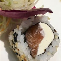 Photo taken at Nagarê Sushi by Debora J. on 9/28/2017