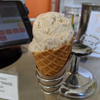 Photo taken at Tara’s Organic Ice Cream by Amanda I. on 4/21/2019