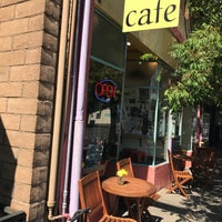 Foto tomada en Mama&amp;#39;s Cafe, Bakery  por Dilek el 9/15/2017