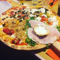 Photo taken at Pizzeria La Pace by Giulia B. on 10/28/2016