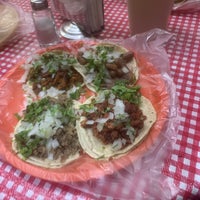 5/31/2022 tarihinde Omar M.ziyaretçi tarafından Tacos, tacos y más tacos'de çekilen fotoğraf